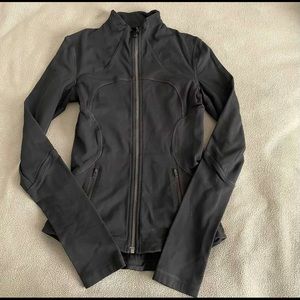 Size 4 Lululemon define jacket. Good condition! 62$ will take reasonable offers.